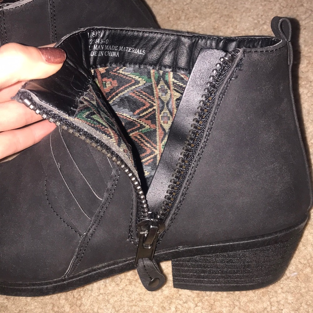 Shoes - Picture 5 of 6
